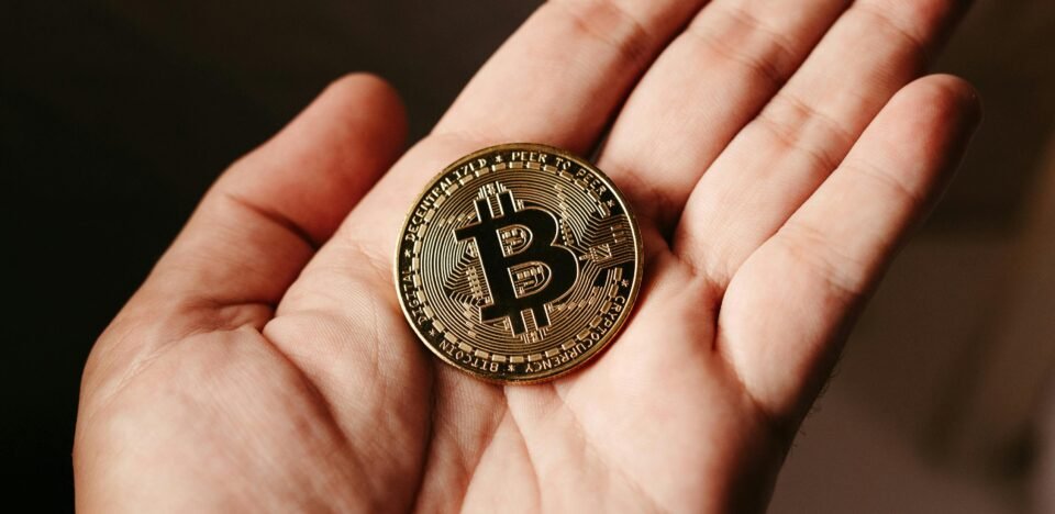 Mercado de previsões Polymarket indica 100% de probabilidade do Bitcoin fechar 2025 acima de US$ 80 mil. Entenda as apostas e os níveis de resistência.