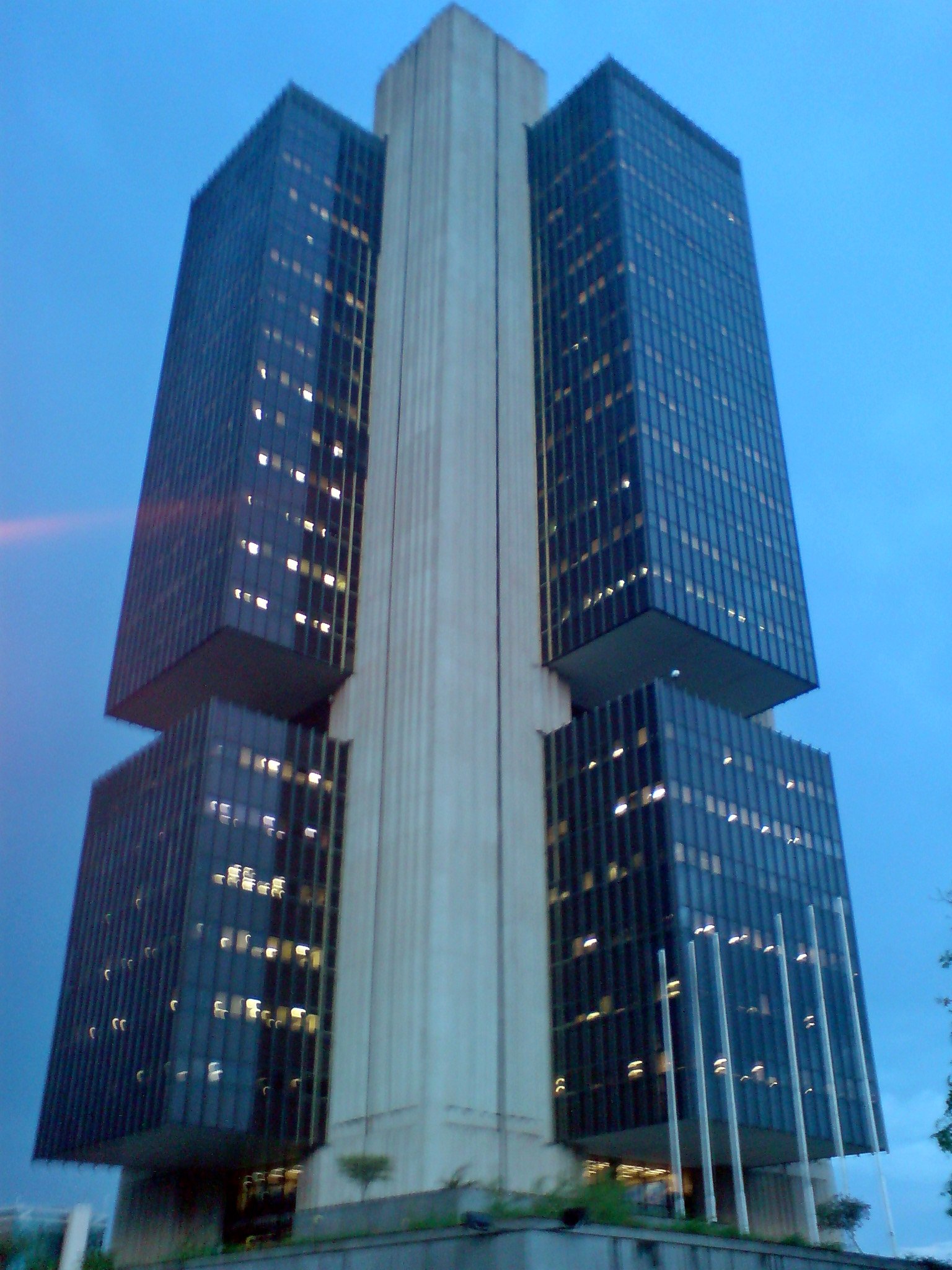 Índice de Commodities (IC-Br) cai 9,49% em 2025: Entenda os reflexos no mercado financeiro e na gestão estratégica de riscos para 2026.