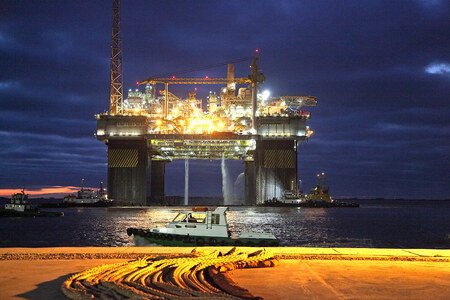 Entenda como o conflito EUA-Irã afeta as ações da Petrobras. Analisamos o preço do petróleo, riscos geopolíticos e proteção de investimentos.