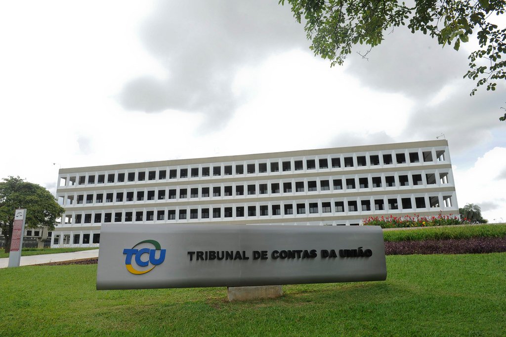 Caso Master: Banco Central e TCU em embate jurídico. Entenda os riscos de compliance, regulação bancária e o impacto no mercado financeiro.