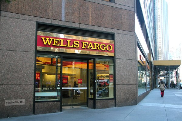 Entenda o balanço do Wells Fargo, os desafios do setor bancário e como a gestão de risco e o compliance protegem seus investimentos hoje.