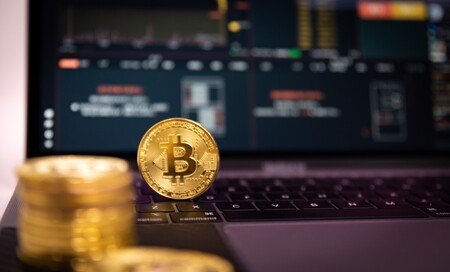 Bitcoin testa US$ 70.000 com recorde em ETFs. Aprenda sobre gestão de risco, análise técnica e os suportes críticos para o mercado cripto 2026.