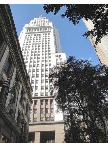 Ibovespa futuro sobe 0,91% com dados do ADP e tarifas de Trump. Análise estratégica sobre câmbio, juros e gestão de risco em 2026.